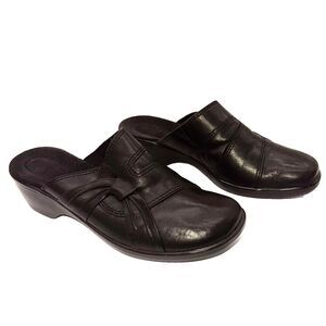 Clarks Black Leather Clogs Womens Size 8 Slip On Heels Mules